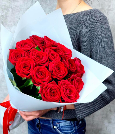 15 красных роз