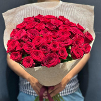 Букет_Красные розы в сетке