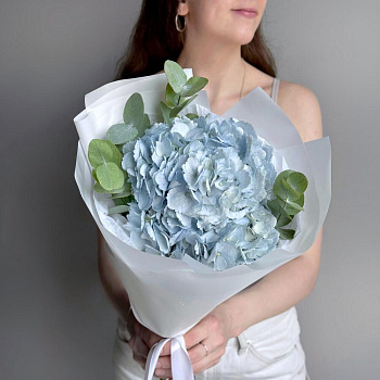 Нежный букет гортензия и эвкалипт