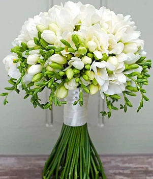 51 белых фрезий (свадебный)