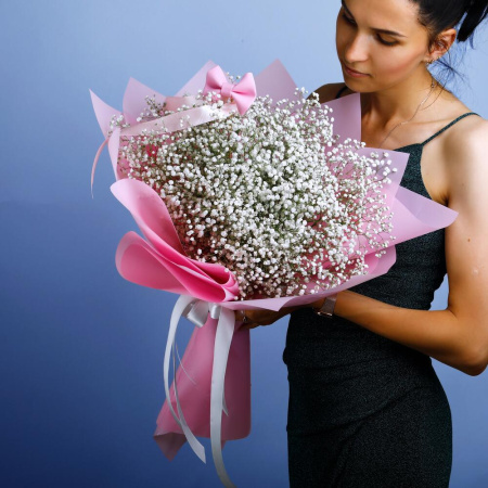 Букет_Белая гипсофила с розовым бантом