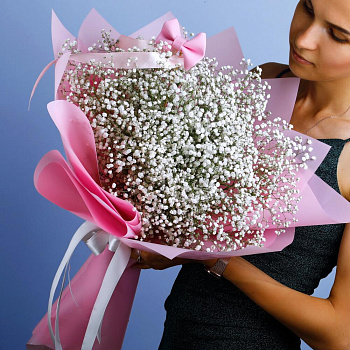 Белая гипсофила с розовым бантом